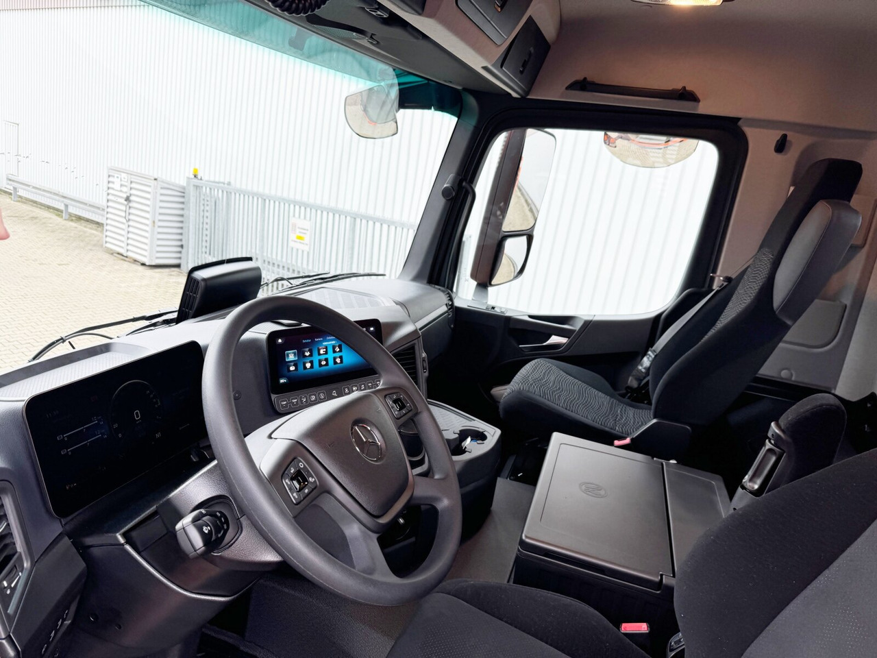 Mercedes-Benz Arocs 3248 K 8x4 Arocs 3248 K 8x4, Navi, Multimedia Cockpit - Φορτηγό ανατρεπόμενο: φωτογραφία 4 Mercedes-Benz Arocs 3248 K 8x4 Arocs 3248 K 8x4, Navi, Multimedia Cockpit - Φορτηγό ανατρεπόμενο: φωτογραφία 4