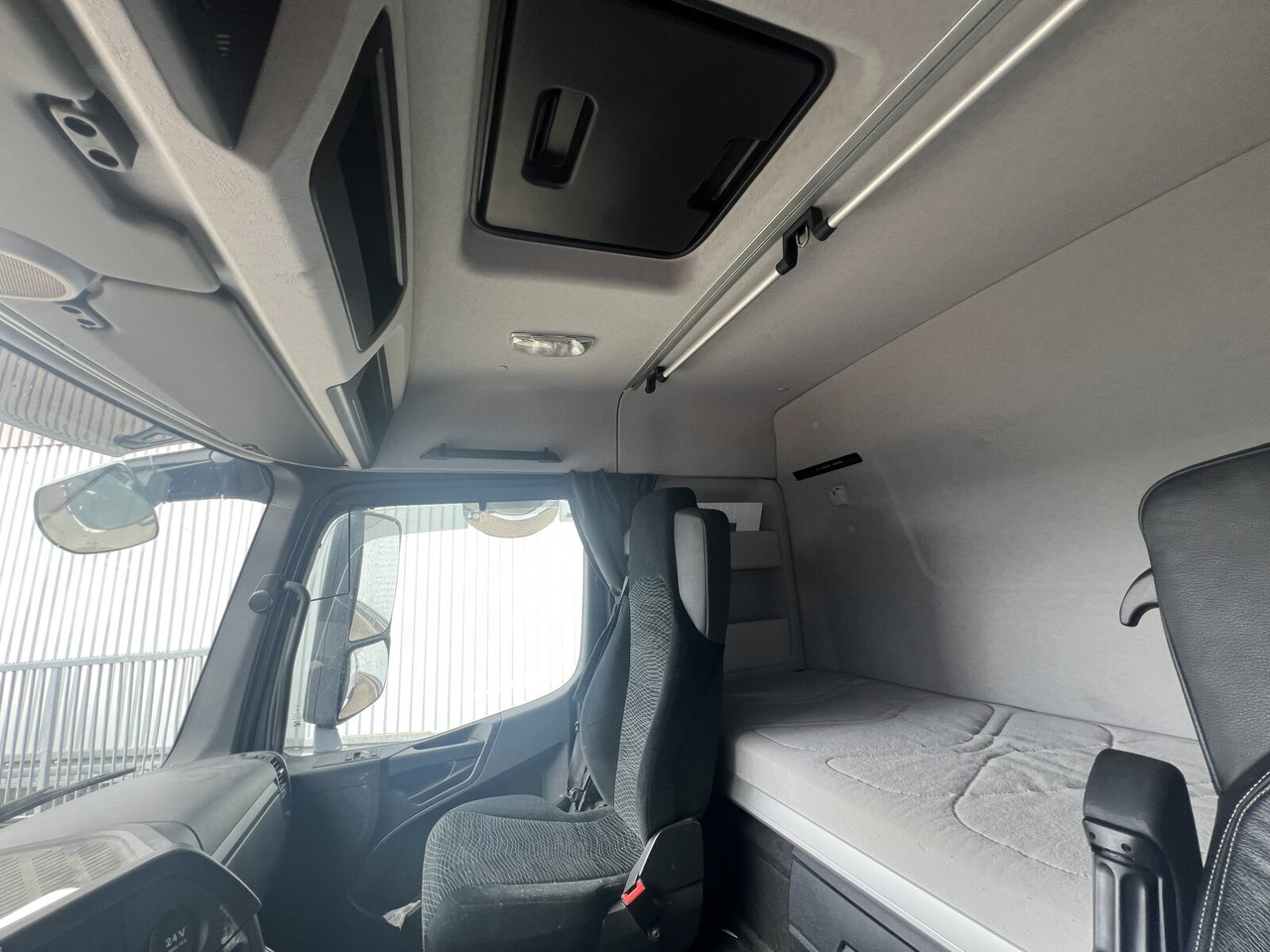 Mercedes-Benz Arocs 3253 K 8x4/4 Arocs 3253 K 8x4/4, Retarder, Motorabtrieb - Φορτηγό φόρτωσης γάντζου: φωτογραφία 5 Mercedes-Benz Arocs 3253 K 8x4/4 Arocs 3253 K 8x4/4, Retarder, Motorabtrieb - Φορτηγό φόρτωσης γάντζου: φωτογραφία 5