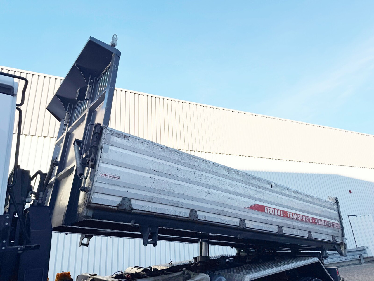 Mercedes-Benz Arocs 3351 AK 6x6 Arocs 3351 AK 6x6, Retarder, Grounder, Motorabtrieb, pneum. Heckklappenöffnung - Φορτηγό ανατρεπόμενο: φωτογραφία 2 Mercedes-Benz Arocs 3351 AK 6x6 Arocs 3351 AK 6x6, Retarder, Grounder, Motorabtrieb, pneum. Heckklappenöffnung - Φορτηγό ανατρεπόμενο: φωτογραφία 2