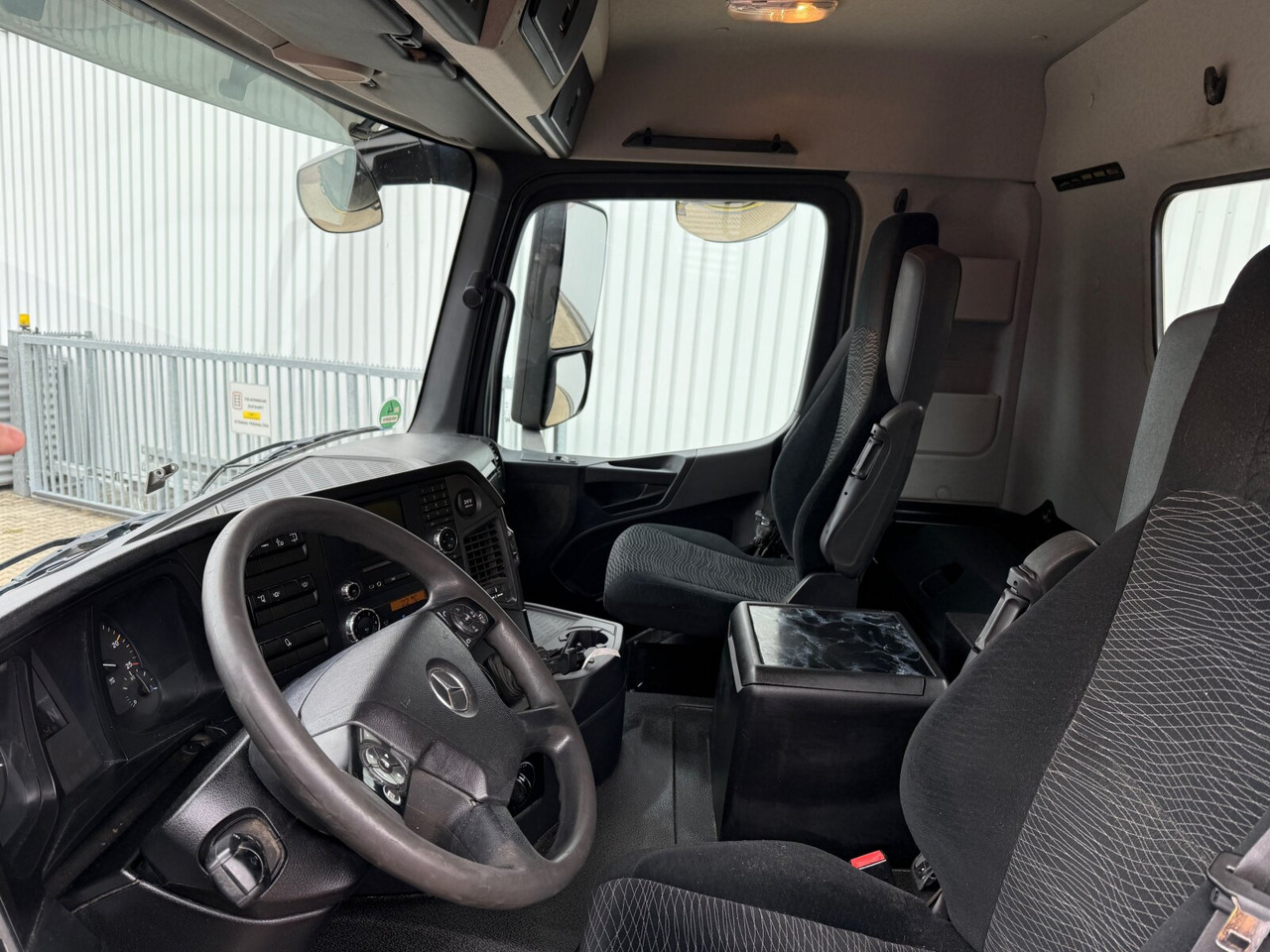 Mercedes-Benz Arocs 3363 K 6x4 Arocs 3363 K 6x4, Grounder, Turbo-Retarder-Kupplung - Φορτηγό φόρτωσης γάντζου: φωτογραφία 5 Mercedes-Benz Arocs 3363 K 6x4 Arocs 3363 K 6x4, Grounder, Turbo-Retarder-Kupplung - Φορτηγό φόρτωσης γάντζου: φωτογραφία 5