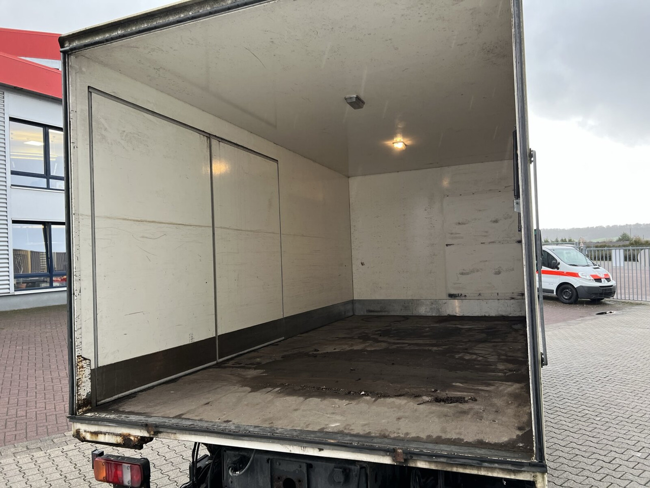 Mercedes-Benz Atego 1018 L 4x2 Atego 1018 L 4x2 mit MBB LBW - Φορτηγό κόφα: φωτογραφία 2 Mercedes-Benz Atego 1018 L 4x2 Atego 1018 L 4x2 mit MBB LBW - Φορτηγό κόφα: φωτογραφία 2