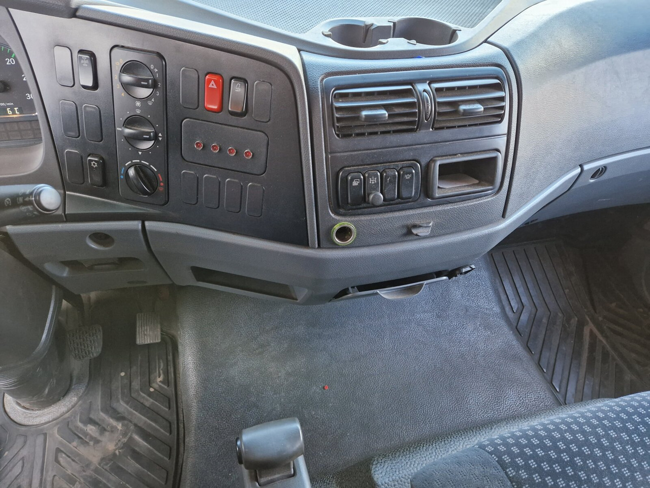 Mercedes-Benz Atego 1218 L 4x2 1218 L 4x2, Fassi Kran F 95A21 5.9m-1.545 kg, - Φορτηγό με γερανό: φωτογραφία 4 Mercedes-Benz Atego 1218 L 4x2 1218 L 4x2, Fassi Kran F 95A21 5.9m-1.545 kg, - Φορτηγό με γερανό: φωτογραφία 4