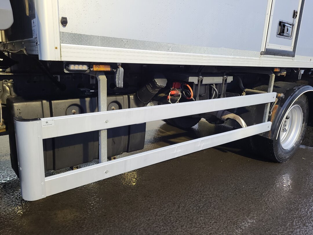 Mercedes-Benz Atego 1330 4x4 Atego 1330 4x4, Iso-Koffer mit Heizung und LBW - Φορτηγό κόφα: φωτογραφία 4 Mercedes-Benz Atego 1330 4x4 Atego 1330 4x4, Iso-Koffer mit Heizung und LBW - Φορτηγό κόφα: φωτογραφία 4