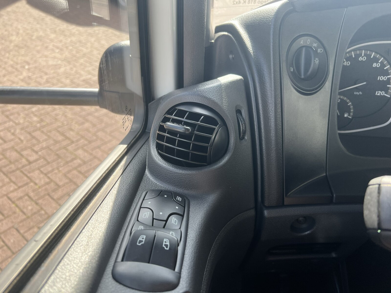 Φορτηγό σασί Mercedes-Benz Atego 818 K 4x2 Atego 818 K 4x2, 2x AHK, 5x VORHANDEN!: φωτογραφία 5