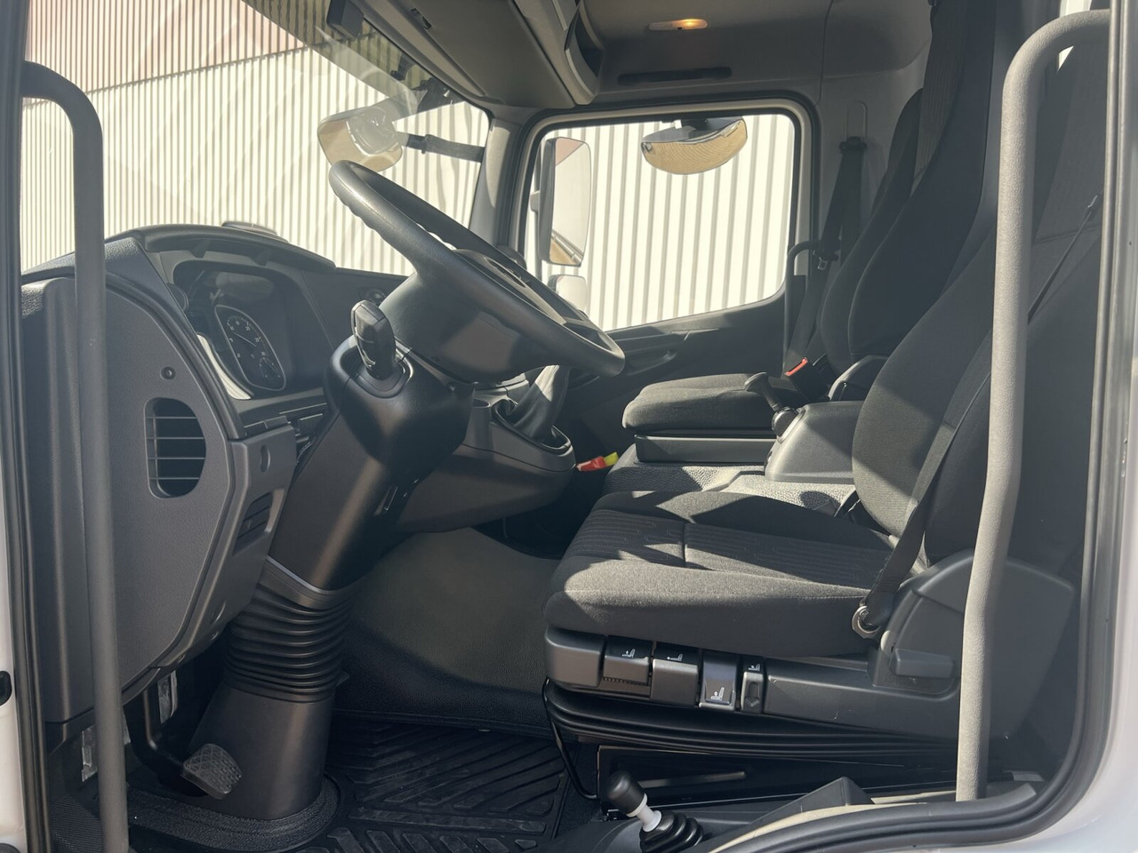 Mercedes-Benz Atego 818 K 4x2 Atego 818 K 4x2, 2x AHK, Meiller-Kipper, mehrfach Vorhanden! - Φορτηγό ανατρεπόμενο: φωτογραφία 4 Mercedes-Benz Atego 818 K 4x2 Atego 818 K 4x2, 2x AHK, Meiller-Kipper, mehrfach Vorhanden! - Φορτηγό ανατρεπόμενο: φωτογραφία 4