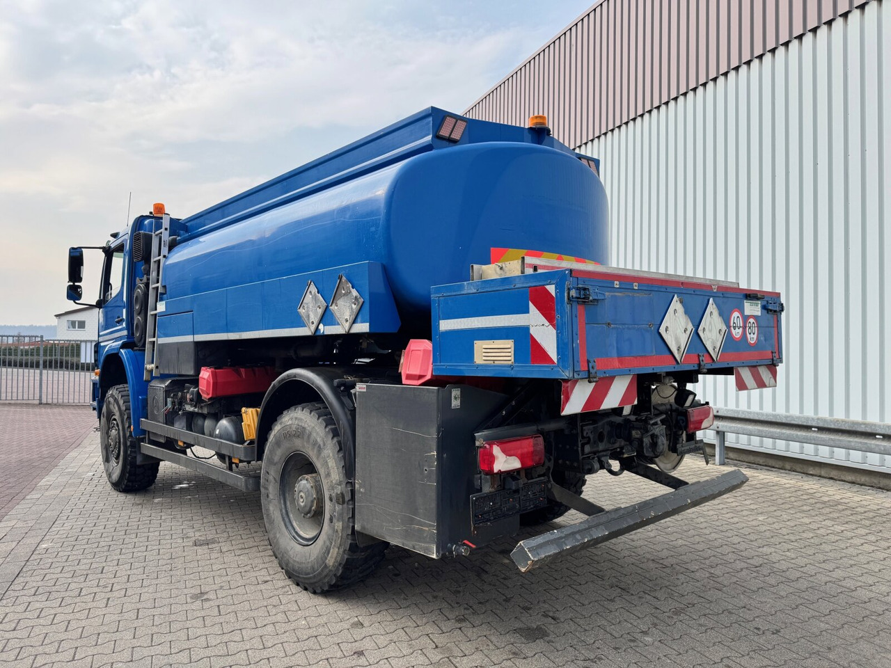 Mercedes-Benz Axor 1829 A 4x4 Axor 1829 A 4x4, Willig Tank ca. 8500l, 2 Kammern - Φορτηγό βυτιοφόρο: φωτογραφία 2 Mercedes-Benz Axor 1829 A 4x4 Axor 1829 A 4x4, Willig Tank ca. 8500l, 2 Kammern - Φορτηγό βυτιοφόρο: φωτογραφία 2