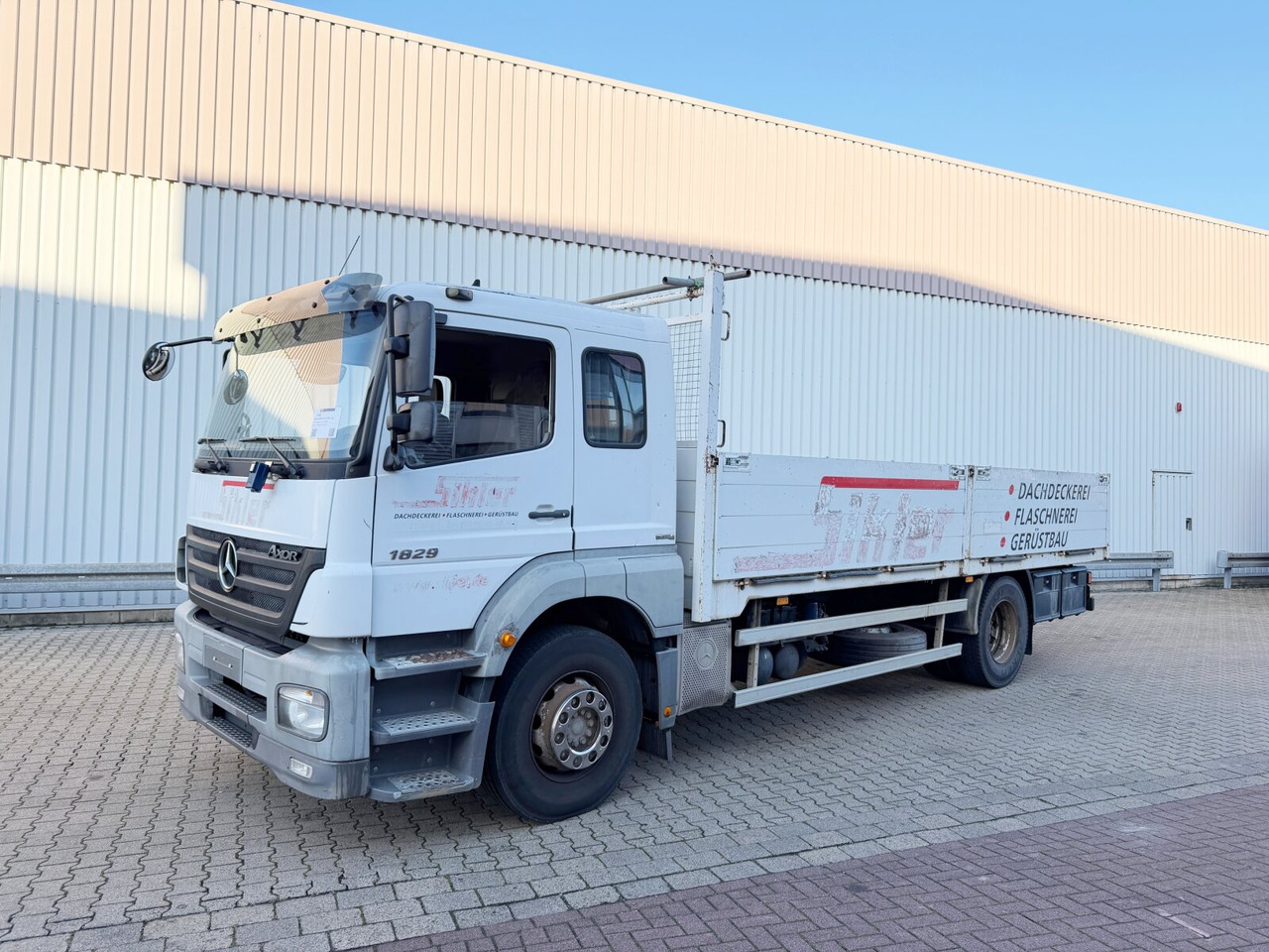 Mercedes-Benz Axor 1829 L 4x2 Axor 1829 L 4x2, 6-Sitzer - Φορτηγό με ανοιχτή καρότσα: φωτογραφία 1 Mercedes-Benz Axor 1829 L 4x2 Axor 1829 L 4x2, 6-Sitzer - Φορτηγό με ανοιχτή καρότσα: φωτογραφία 1