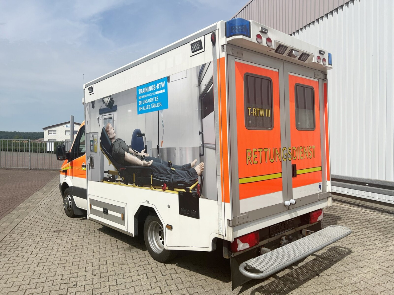 Μίσθωση Mercedes-Benz Sprinter 516 CDI 4x2 Sprinter 516 CDI 4x2, Rettungswagen, Bi-Xenon Mercedes-Benz Sprinter 516 CDI 4x2 Sprinter 516 CDI 4x2, Rettungswagen, Bi-Xenon: φωτογραφία 13