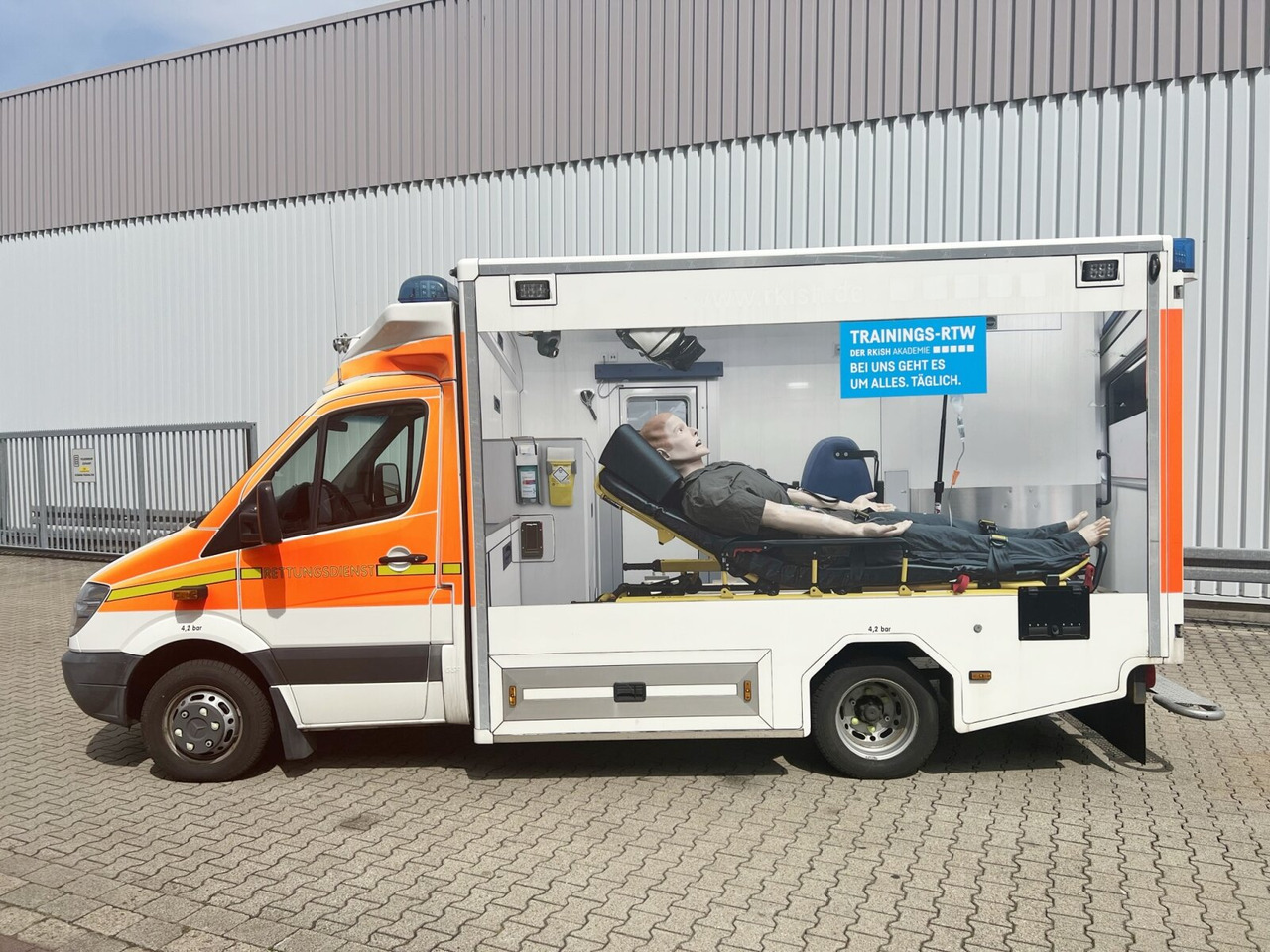 Μίσθωση Mercedes-Benz Sprinter 516 CDI 4x2 Sprinter 516 CDI 4x2, Rettungswagen, Bi-Xenon Mercedes-Benz Sprinter 516 CDI 4x2 Sprinter 516 CDI 4x2, Rettungswagen, Bi-Xenon: φωτογραφία 14