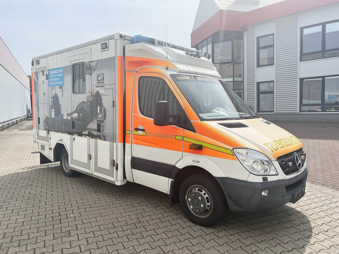 Μίσθωση Mercedes-Benz Sprinter 516 CDI 4x2 Sprinter 516 CDI 4x2, Rettungswagen, Bi-Xenon Mercedes-Benz Sprinter 516 CDI 4x2 Sprinter 516 CDI 4x2, Rettungswagen, Bi-Xenon: φωτογραφία 9