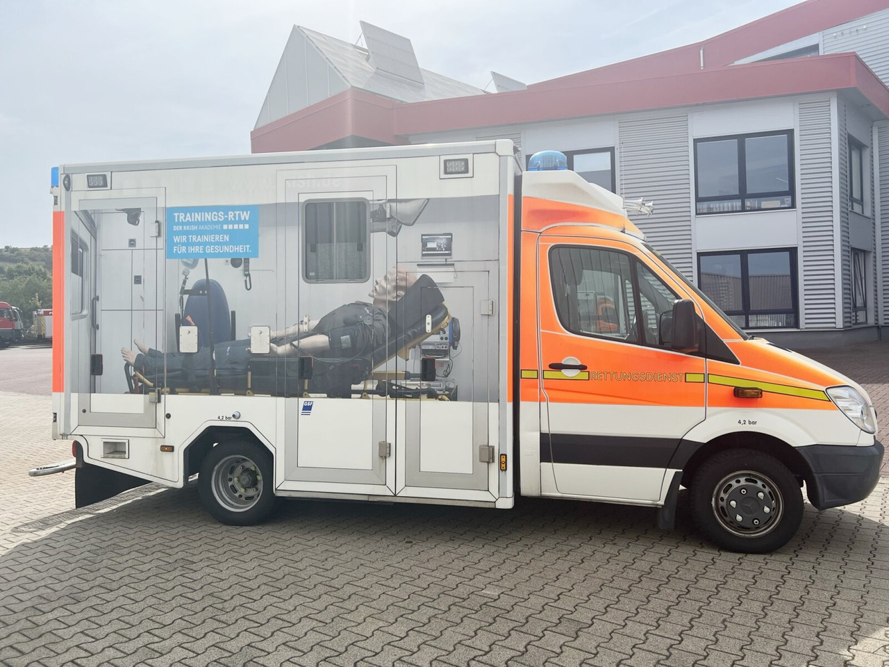 Μίσθωση Mercedes-Benz Sprinter 516 CDI 4x2 Sprinter 516 CDI 4x2, Rettungswagen, Bi-Xenon Mercedes-Benz Sprinter 516 CDI 4x2 Sprinter 516 CDI 4x2, Rettungswagen, Bi-Xenon: φωτογραφία 10