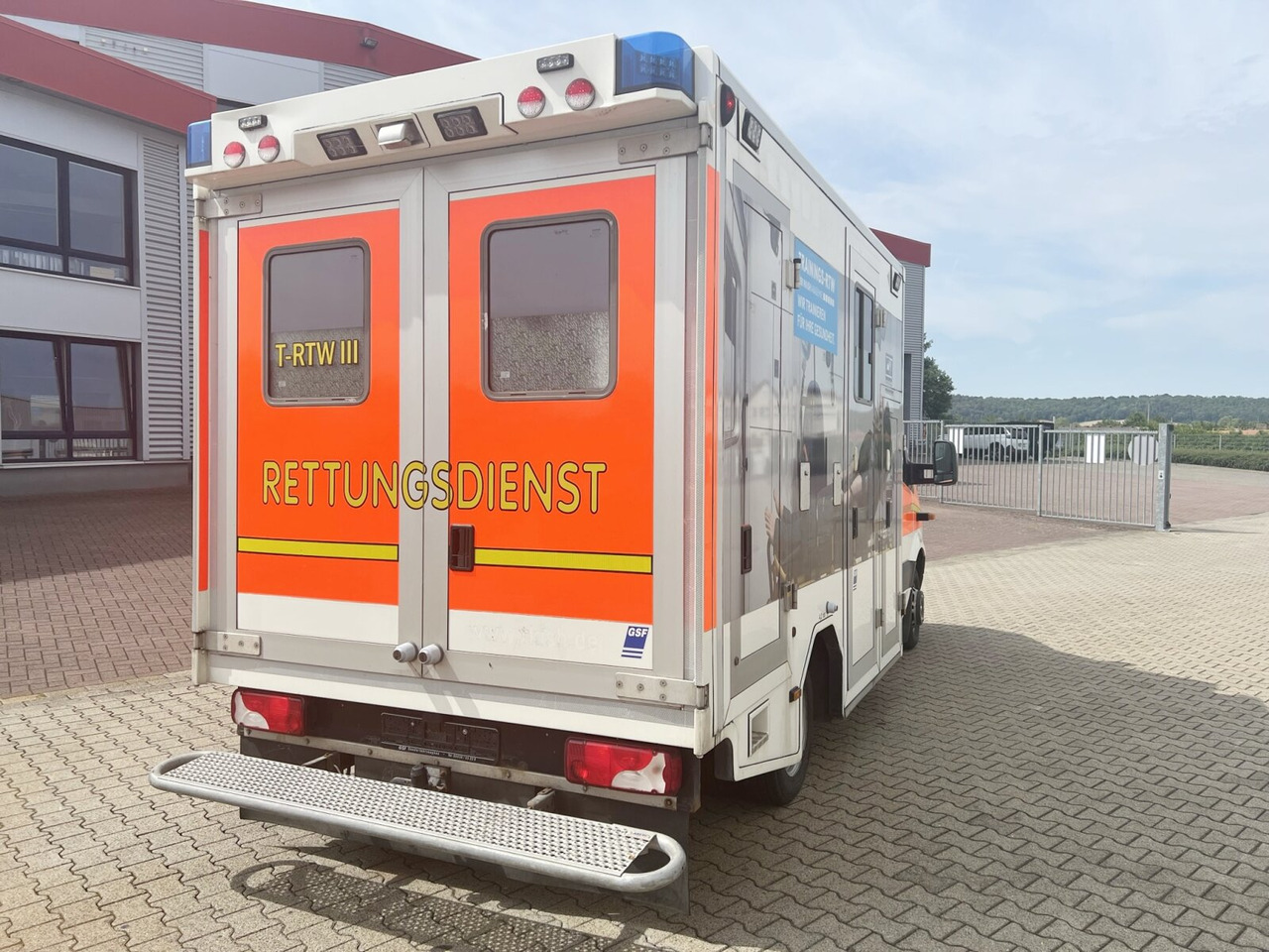Μίσθωση Mercedes-Benz Sprinter 516 CDI 4x2 Sprinter 516 CDI 4x2, Rettungswagen, Bi-Xenon Mercedes-Benz Sprinter 516 CDI 4x2 Sprinter 516 CDI 4x2, Rettungswagen, Bi-Xenon: φωτογραφία 11