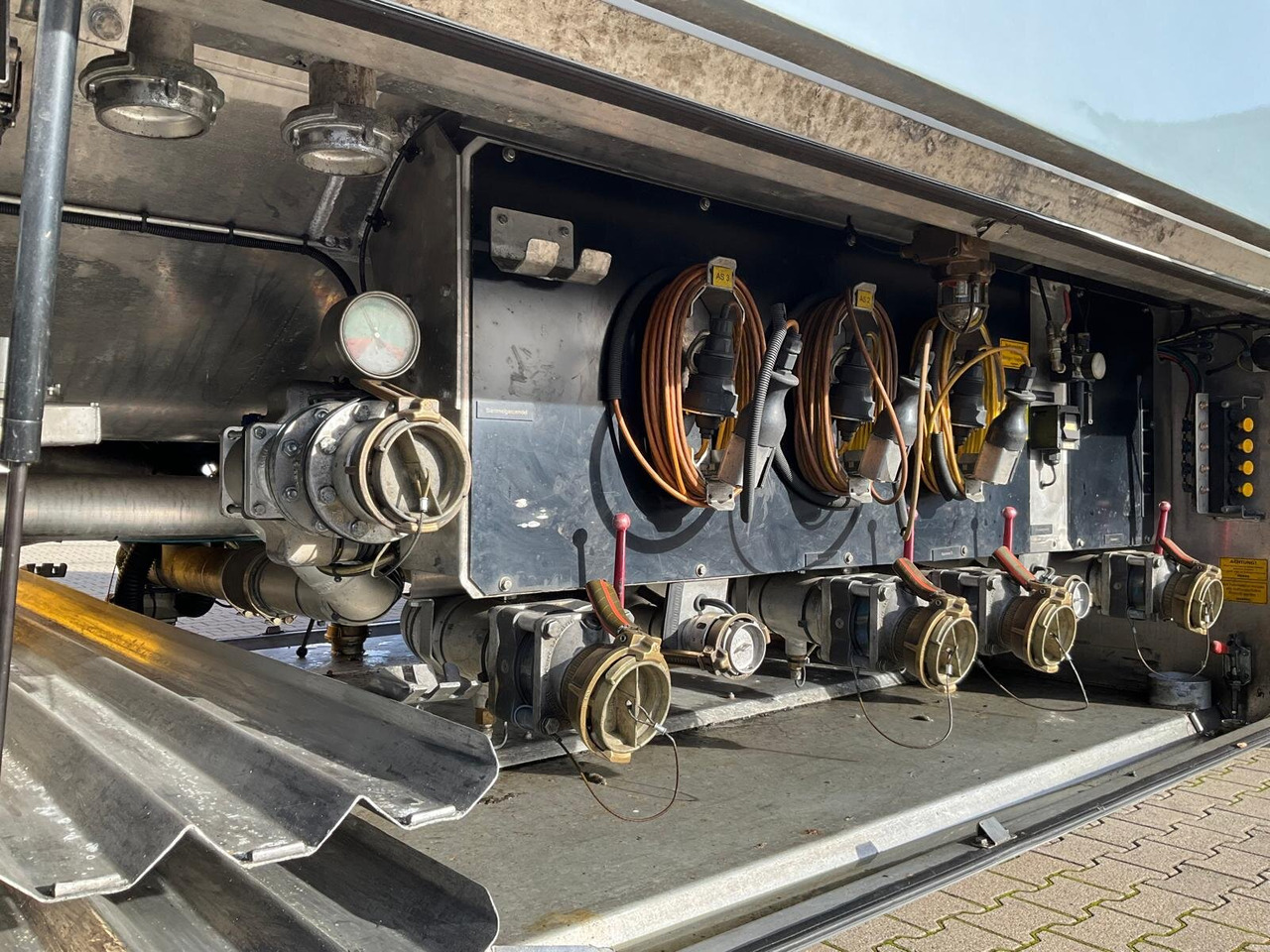 TAL-A-ZE 44,0 TAL-A-ZE 44,0, 43.500l, 4 Kammern, Untenbefüllung - Επικαθήμενο βυτίο: φωτογραφία 2 TAL-A-ZE 44,0 TAL-A-ZE 44,0, 43.500l, 4 Kammern, Untenbefüllung - Επικαθήμενο βυτίο: φωτογραφία 2