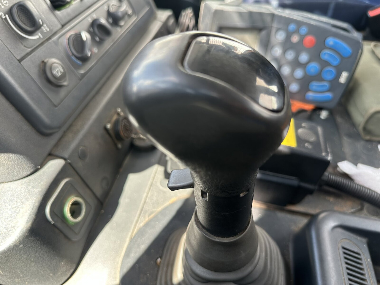 Trakker AD190T33WP 4x4 Trakker AD190T33WP 4x4, Winterdienstausstattung - Φορτηγό σασί: φωτογραφία 3 Trakker AD190T33WP 4x4 Trakker AD190T33WP 4x4, Winterdienstausstattung - Φορτηγό σασί: φωτογραφία 3