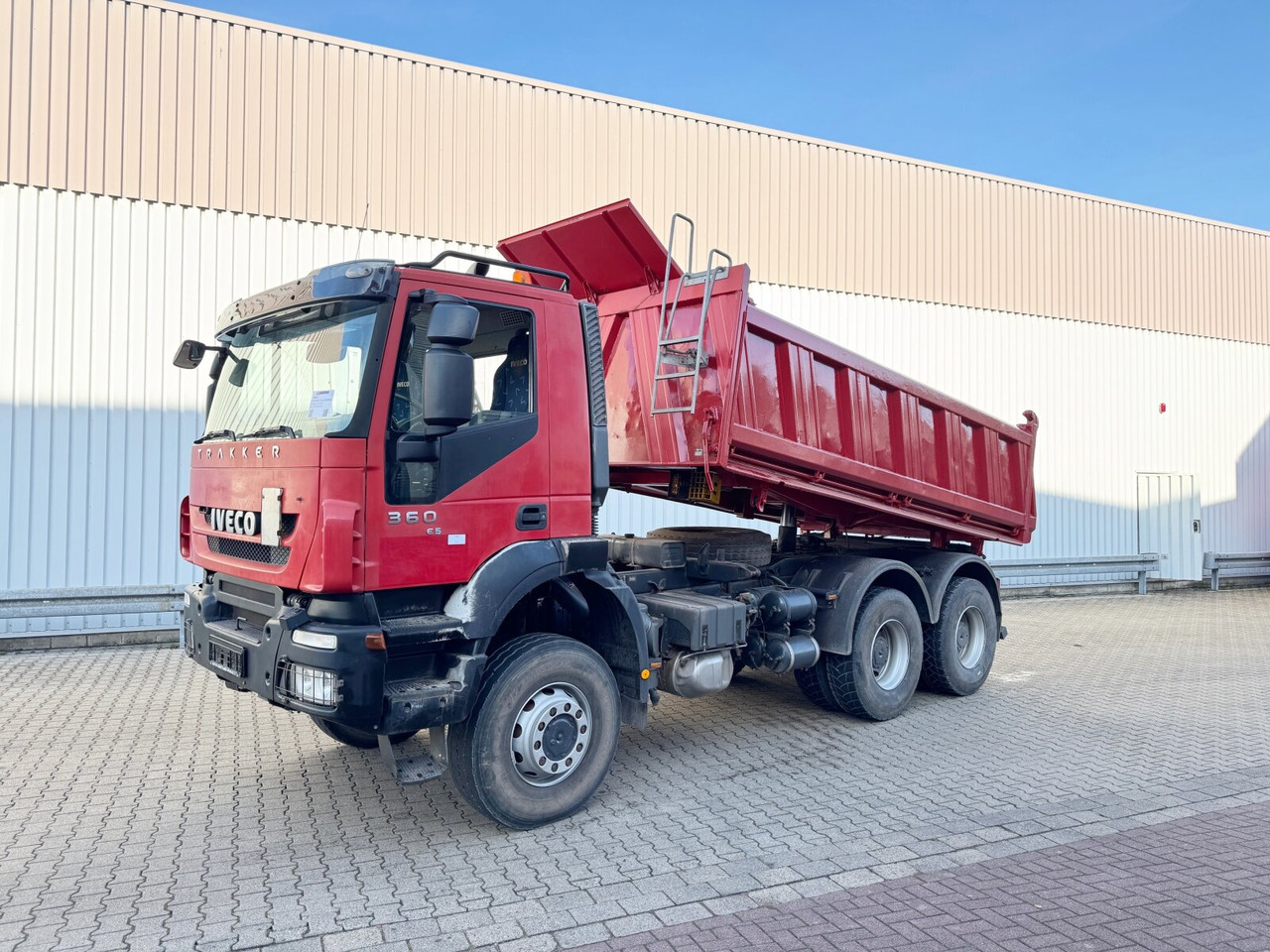 Trakker AD260T36W 6x6 Trakker AD260T36W 6x6 - Φορτηγό ανατρεπόμενο: φωτογραφία 1 Trakker AD260T36W 6x6 Trakker AD260T36W 6x6 - Φορτηγό ανατρεπόμενο: φωτογραφία 1