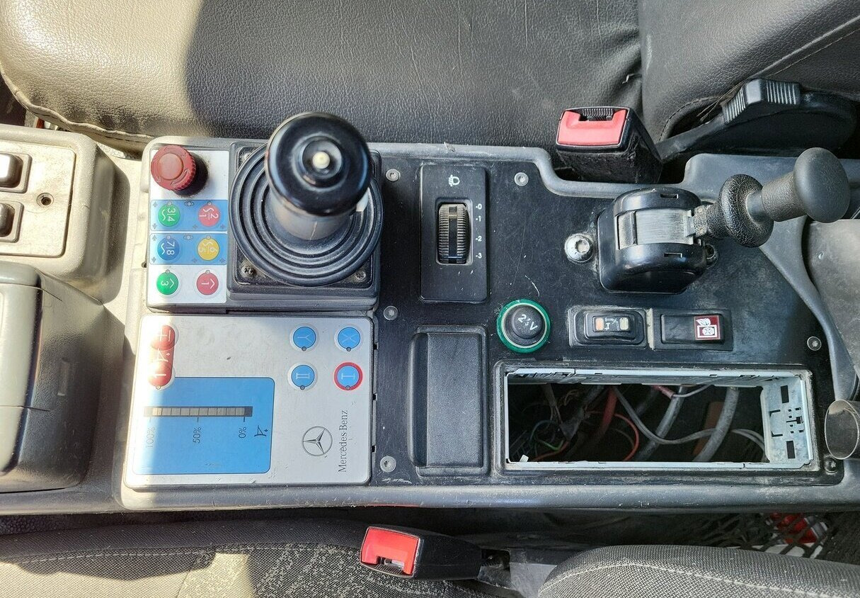 Unimog U 20 4x4 U 20 4x4, Zapfwelle, Kran Hiab 022D-3 HiDuo, Funk - Ελαφρύ επαγγελματικό: φωτογραφία 4 Unimog U 20 4x4 U 20 4x4, Zapfwelle, Kran Hiab 022D-3 HiDuo, Funk - Ελαφρύ επαγγελματικό: φωτογραφία 4