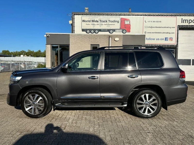 Toyota Land Cruiser V8 LAND CRUISER 200 V8 + CAMERA 360 + FRIDGE + DIESEL + ONLY EXPORT - SUV: φωτογραφία 2 Toyota Land Cruiser V8 LAND CRUISER 200 V8 + CAMERA 360 + FRIDGE + DIESEL + ONLY EXPORT - SUV: φωτογραφία 2