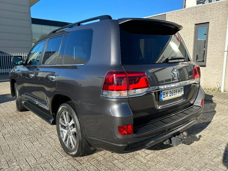 Toyota Land Cruiser V8 LAND CRUISER 200 V8 + CAMERA 360 + FRIDGE + DIESEL + ONLY EXPORT - SUV: φωτογραφία 3 Toyota Land Cruiser V8 LAND CRUISER 200 V8 + CAMERA 360 + FRIDGE + DIESEL + ONLY EXPORT - SUV: φωτογραφία 3