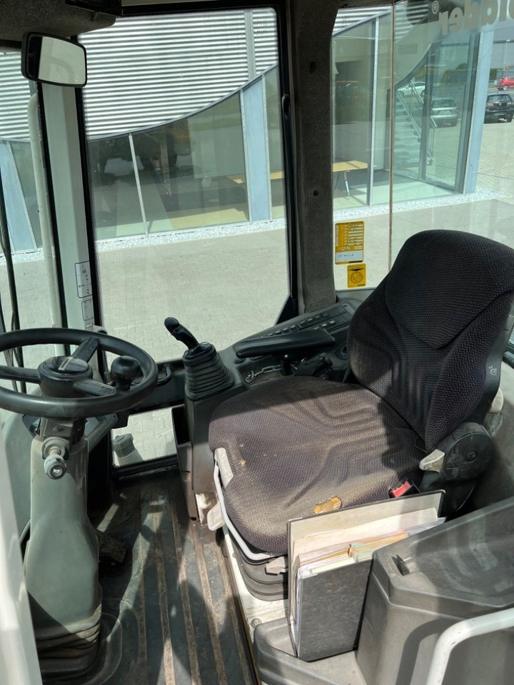 Ελαστιχοφόρος φορτωτής Liebherr L514 Stereo: φωτογραφία 18