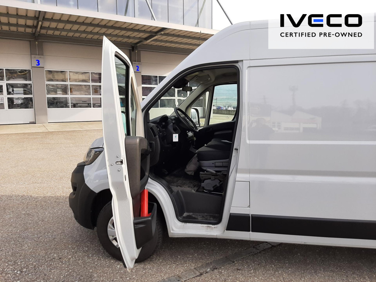 FIAT e-Ducato L2H2 teilverglast (47-kWh) - Βαν, Ηλεκτρικό van: φωτογραφία 2 FIAT e-Ducato L2H2 teilverglast (47-kWh) - Βαν, Ηλεκτρικό van: φωτογραφία 2