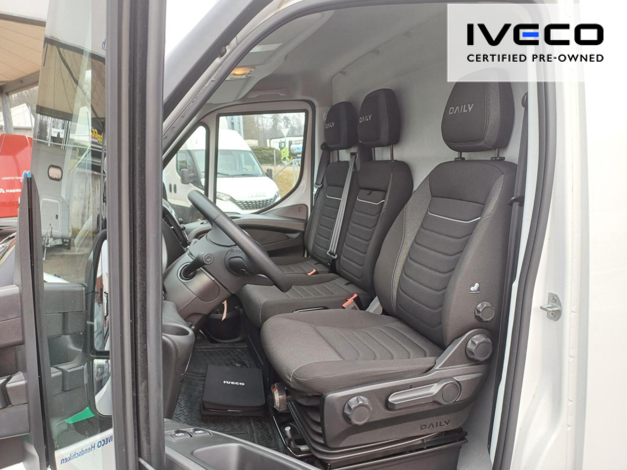 Interior photo 1: Βαν IVECO Daily 35S14NA8V CNG Euro6 Klima AHK ZV Interior photo 1: Βαν IVECO Daily 35S14NA8V CNG Euro6 Klima AHK ZV