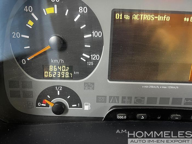 Bucher Municipal STKF 9500 4X4 - Σάρωθρο δρόμων: φωτογραφία 2 Bucher Municipal STKF 9500 4X4 - Σάρωθρο δρόμων: φωτογραφία 2