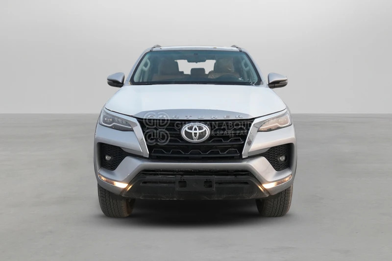 Toyota Fortuner 4x4 - SUV: φωτογραφία 2 Toyota Fortuner 4x4 - SUV: φωτογραφία 2
