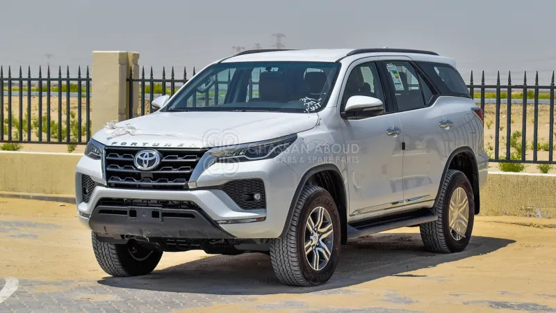 Toyota Fortuner  4x4 - SUV: φωτογραφία 1 Toyota Fortuner  4x4 - SUV: φωτογραφία 1