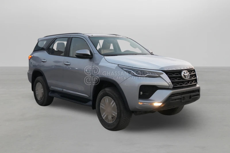 Toyota Fortuner 4x4 - SUV: φωτογραφία 1 Toyota Fortuner 4x4 - SUV: φωτογραφία 1