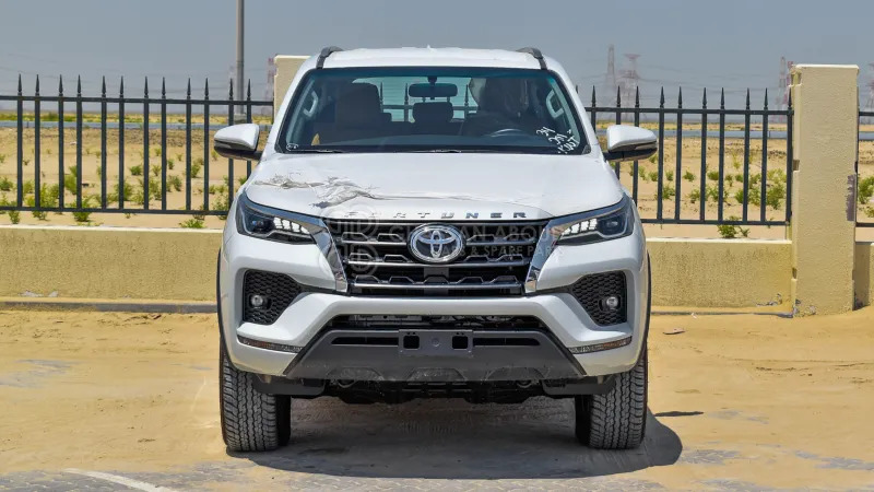 Toyota Fortuner  4x4 - SUV: φωτογραφία 2 Toyota Fortuner  4x4 - SUV: φωτογραφία 2