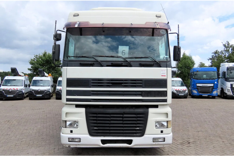 DAF XF 95.430 Manual diesel injection! Manual gearbox! - Φορτηγό μουσαμάς: φωτογραφία 4 DAF XF 95.430 Manual diesel injection! Manual gearbox! - Φορτηγό μουσαμάς: φωτογραφία 4