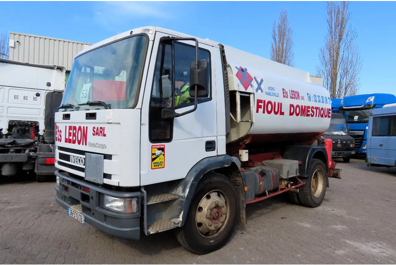 Iveco Eurocargo FUEL (DIESEL/PETROL) 8000 LITERS, COMP: 3500L,1000L, 3500L - Φορτηγό βυτιοφόρο, Φορτηγό με γερανό: φωτογραφία 2 Iveco Eurocargo FUEL (DIESEL/PETROL) 8000 LITERS, COMP: 3500L,1000L, 3500L - Φορτηγό βυτιοφόρο, Φορτηγό με γερανό: φωτογραφία 2