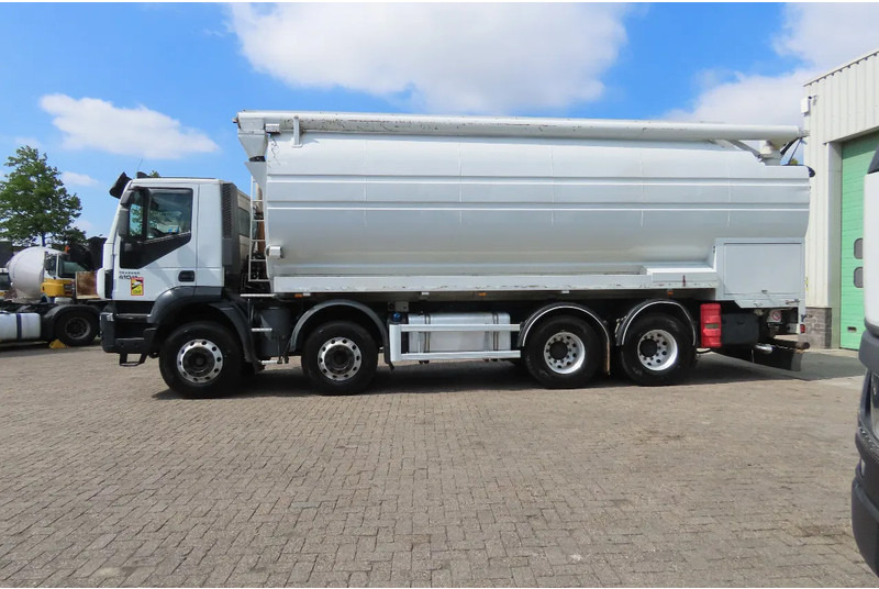 Iveco Eurotrakker 410 8x4. Light damages, 100% all working. 100% drivable - Φορτηγό βυτιοφόρο: φωτογραφία 4 Iveco Eurotrakker 410 8x4. Light damages, 100% all working. 100% drivable - Φορτηγό βυτιοφόρο: φωτογραφία 4