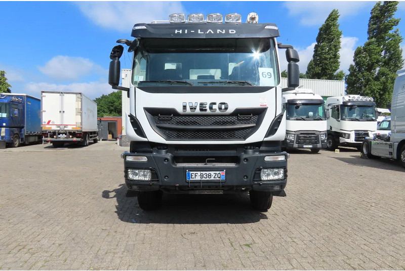 Iveco Eurotrakker 410 8x4. Light damages, 100% all working. 100% drivable - Φορτηγό βυτιοφόρο: φωτογραφία 2 Iveco Eurotrakker 410 8x4. Light damages, 100% all working. 100% drivable - Φορτηγό βυτιοφόρο: φωτογραφία 2