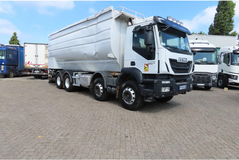 Iveco Eurotrakker 410 8x4. Light damages, 100% all working. 100% drivable - Φορτηγό βυτιοφόρο: φωτογραφία 3 Iveco Eurotrakker 410 8x4. Light damages, 100% all working. 100% drivable - Φορτηγό βυτιοφόρο: φωτογραφία 3