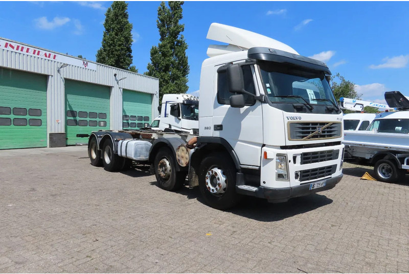 Volvo FM 380 8x4 FULL SPRING. 100% condition! - Φορτηγό σασί: φωτογραφία 3 Volvo FM 380 8x4 FULL SPRING. 100% condition! - Φορτηγό σασί: φωτογραφία 3