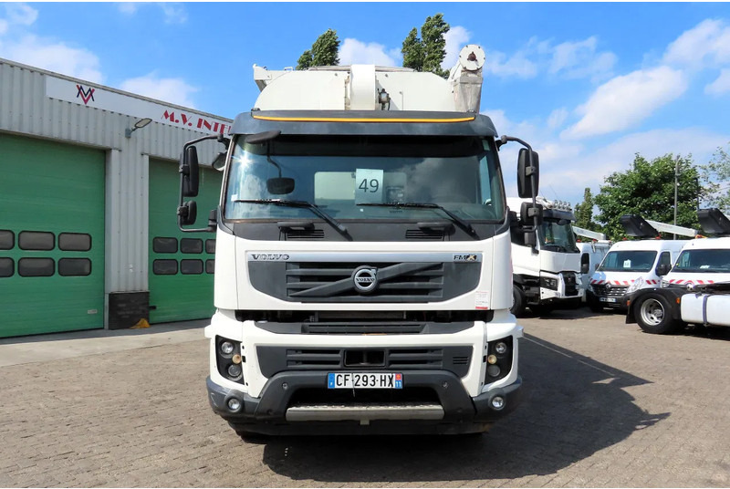 Volvo FMX 450 8x4 AUGER, radio control, 7 COMP. Full Volvo Service! . EXCELLENT condition - Φορτηγό βυτιοφόρο: φωτογραφία 4 Volvo FMX 450 8x4 AUGER, radio control, 7 COMP. Full Volvo Service! . EXCELLENT condition - Φορτηγό βυτιοφόρο: φωτογραφία 4