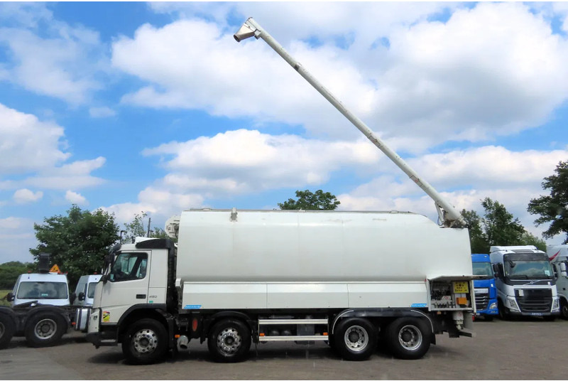 Volvo FMX 450 8x4 AUGER, radio control, 7 COMP. Full Volvo Service! . EXCELLENT condition - Φορτηγό βυτιοφόρο: φωτογραφία 2 Volvo FMX 450 8x4 AUGER, radio control, 7 COMP. Full Volvo Service! . EXCELLENT condition - Φορτηγό βυτιοφόρο: φωτογραφία 2