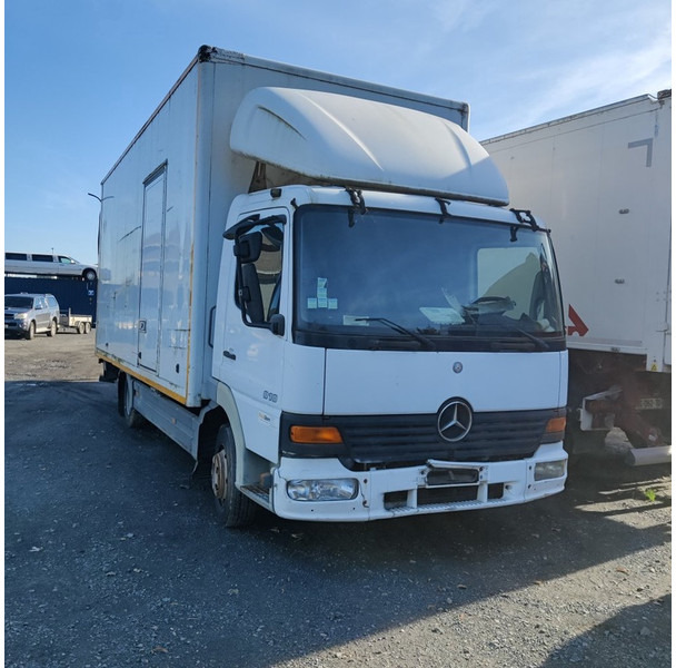 Mercedes-Benz 818 - Φορτηγό κόφα: φωτογραφία 2 Mercedes-Benz 818 - Φορτηγό κόφα: φωτογραφία 2