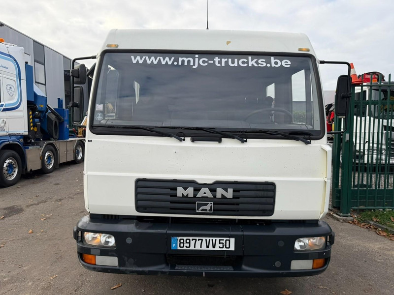 MAN 10.225 LC CLOSED BOX / KOFFER - DOKA - MANUAL GEARBOX - *344.000km* - STEEL SPRING / BLATT / LAMES - BE TRUCK - Φορτηγό κόφα: φωτογραφία 2 MAN 10.225 LC CLOSED BOX / KOFFER - DOKA - MANUAL GEARBOX - *344.000km* - STEEL SPRING / BLATT / LAMES - BE TRUCK - Φορτηγό κόφα: φωτογραφία 2