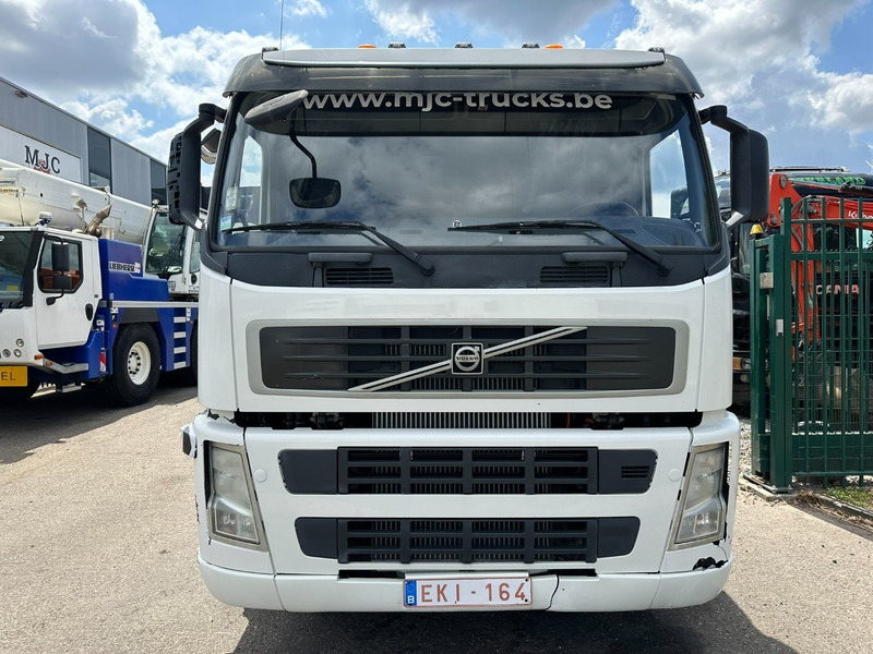 Volvo FM 450 6x2 19.000L - 5 COMP. FUEL TANKER / CITERNE - LIFT + STEERING AXLE - EURO 5 - - Φορτηγό βυτιοφόρο: φωτογραφία 2 Volvo FM 450 6x2 19.000L - 5 COMP. FUEL TANKER / CITERNE - LIFT + STEERING AXLE - EURO 5 - - Φορτηγό βυτιοφόρο: φωτογραφία 2