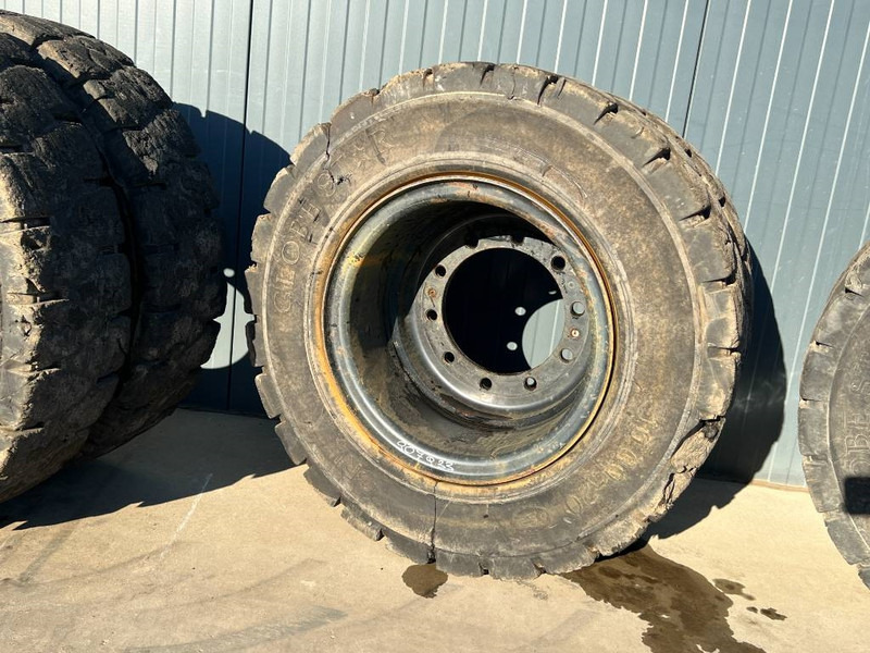 Globe Star 10.00 x 20 / 1000 x 20 Solid Tires / Vol Rubb - Ελαστικά και ζάντες για Κατασκευή μηχανήματα: φωτογραφία 4 Globe Star 10.00 x 20 / 1000 x 20 Solid Tires / Vol Rubb - Ελαστικά και ζάντες για Κατασκευή μηχανήματα: φωτογραφία 4