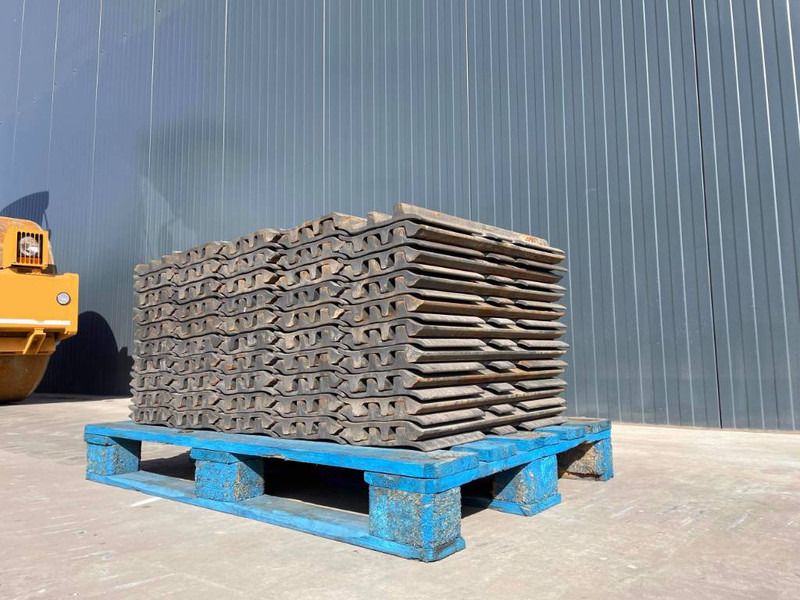 Hyundai R210 / R215 / R220 / R235 / R250 / R260 - Πλαίσιο/ Σασί για Κατασκευή μηχανήματα: φωτογραφία 2 Hyundai R210 / R215 / R220 / R235 / R250 / R260 - Πλαίσιο/ Σασί για Κατασκευή μηχανήματα: φωτογραφία 2