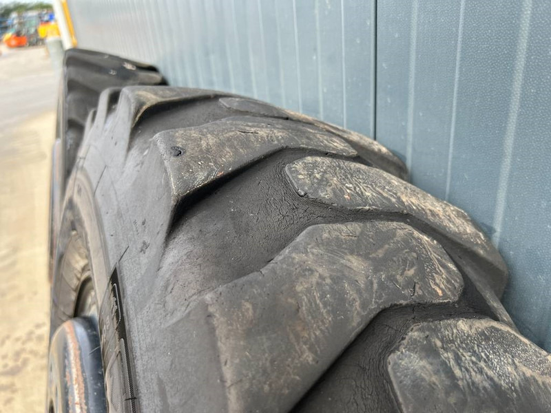 Michelin 1000 x 20 banden / 10.00 x 20: 1x2 Reifen - Ελαστικά και ζάντες για Κατασκευή μηχανήματα: φωτογραφία 3 Michelin 1000 x 20 banden / 10.00 x 20: 1x2 Reifen - Ελαστικά και ζάντες για Κατασκευή μηχανήματα: φωτογραφία 3