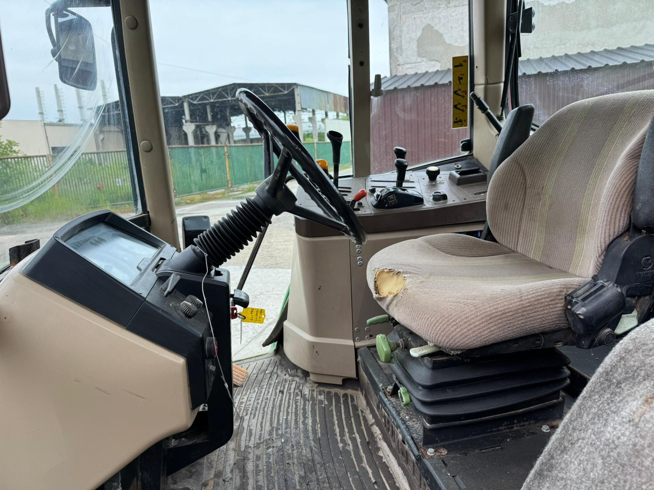 JOHN DEERE 6110 - Τρακτέρ: φωτογραφία 2 JOHN DEERE 6110 - Τρακτέρ: φωτογραφία 2