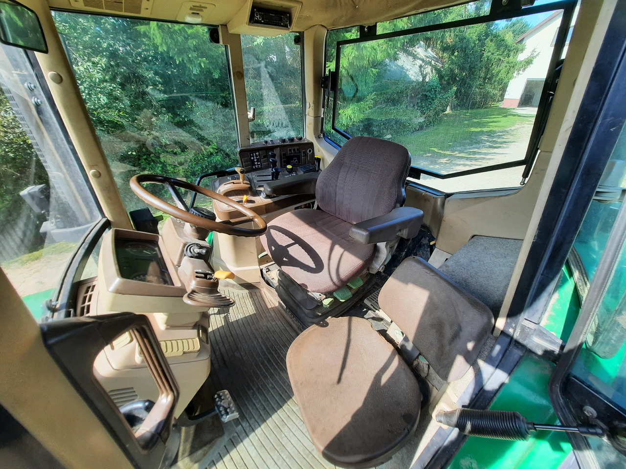 JOHN DEERE 6910 - Τρακτέρ: φωτογραφία 2 JOHN DEERE 6910 - Τρακτέρ: φωτογραφία 2