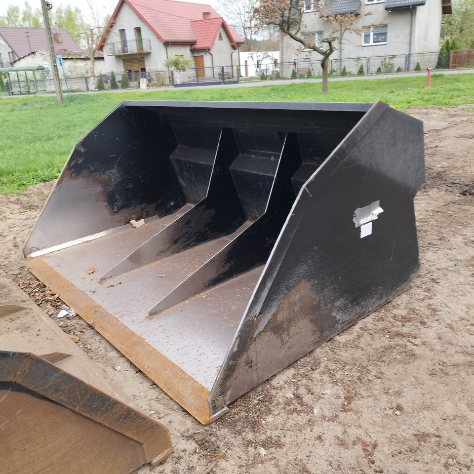 Manitou - Κουβάς για φορτωτή: φωτογραφία 2 Manitou - Κουβάς για φορτωτή: φωτογραφία 2