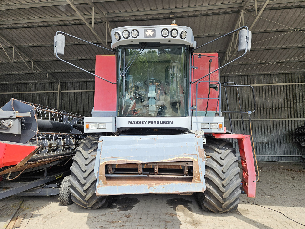 Massey Ferguson Cerea - Θεριζοαλωνιστική μηχανή: φωτογραφία 1 Massey Ferguson Cerea - Θεριζοαλωνιστική μηχανή: φωτογραφία 1