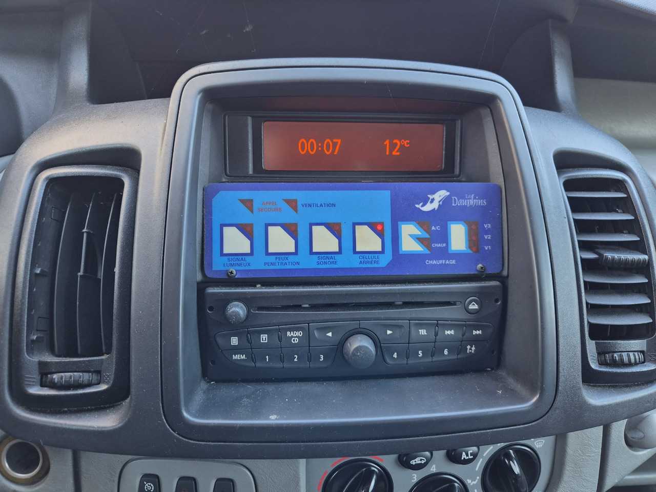 RENAULT Trafic 2.0 dCi 115 KM - Ασθενοφόρο: φωτογραφία 4 RENAULT Trafic 2.0 dCi 115 KM - Ασθενοφόρο: φωτογραφία 4