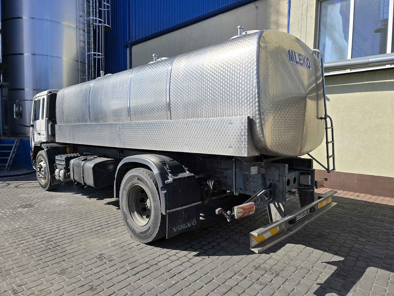 VOLVO FL 220 - Φορτηγό βυτιοφόρο: φωτογραφία 4 VOLVO FL 220 - Φορτηγό βυτιοφόρο: φωτογραφία 4